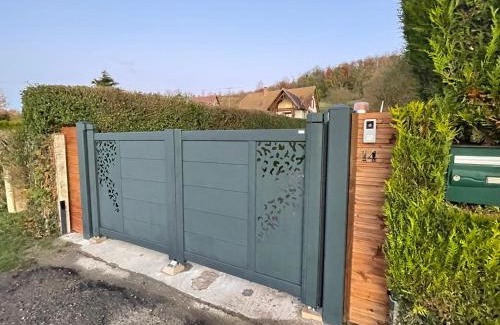 Freneuse Bed & Breakfast | Comfortable Alcove Suite with Hot Tub and Family-Friendly Vibe