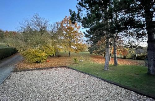 Freneuse Bed & Breakfast | Comfortable Alcove Suite with Hot Tub and Family-Friendly Vibe