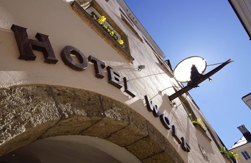 Altstadt House | Modern Suite at Altstadthotel Wolf with Pet-Friendly Amenities