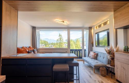 Strobl Apartment | Modern Suite Apartment Getaway with Ocean View in Strobl