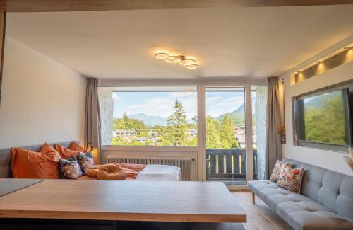 Strobl Apartment | Modern Suite Apartment Getaway with Ocean View in Strobl