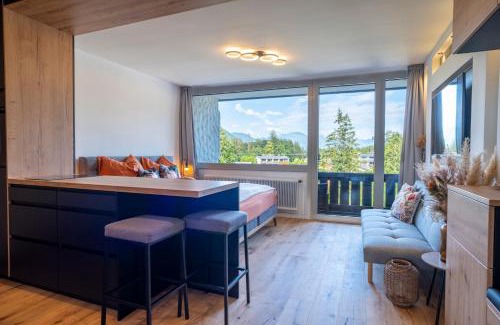 Strobl Apartment | Modern Suite Apartment Getaway with Ocean View in Strobl