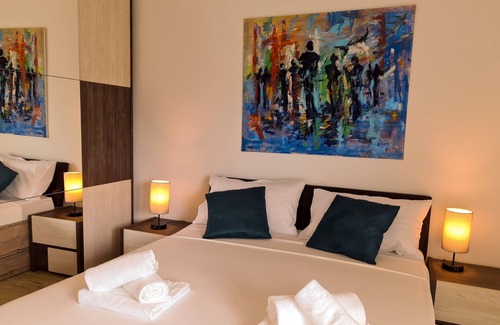 Bigogno Apartment | Scenic Suite Apartment with Hot Tub & Spa Amenities