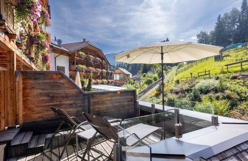 Haus House | "Suite Arnika" with bathtub, shower, WC (4-6 n.) - Nature and wellness hotel