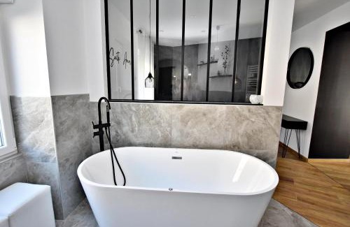 Roanne Apartment | Relaxing Suite Arum with Terrace and Hot Tub Awaits You