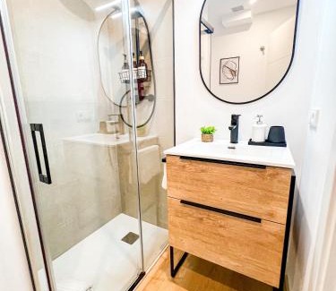 Distrito Oeste Apartment | Family-Friendly Suite Ateneo & Playa - Perfect Gijón Escape