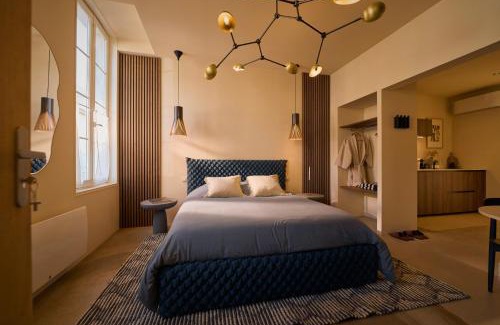 Cognac Apartment | Unique Apartment with Private Hot Tub in Cognac City Center