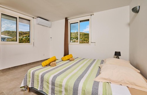 Le Diamant Apartment | Relaxing Suite with Hot Tub & Countryside Views - BED AND COFFEE FRIENDS