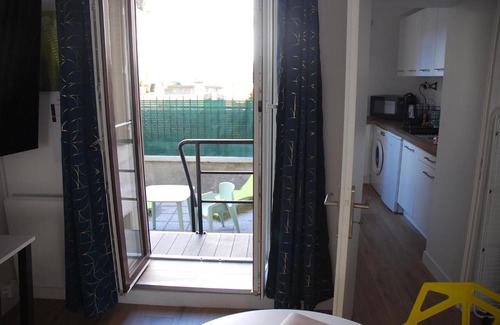 Poincare - Foch - Anatole France - Croix de Bourgogne Apartment | Elegant Suite with Terrace at Nancy Thermal, 10/10 Rated
