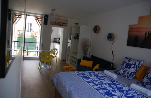 Poincare - Foch - Anatole France - Croix de Bourgogne Apartment | Elegant Suite with Terrace at Nancy Thermal, 10/10 Rated