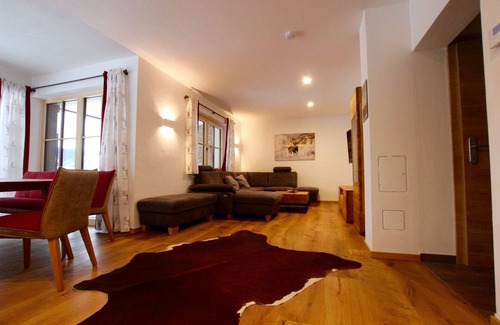 Russbach am Pass Gschuett Apartment | Cozy Suite BE at Dachstein Chalet - Ideal for Families & Pets