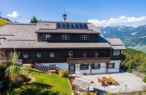 Michaelerberg Apartment | Discover Suite "Bergoase" - Your Mountain Lodge Escape
