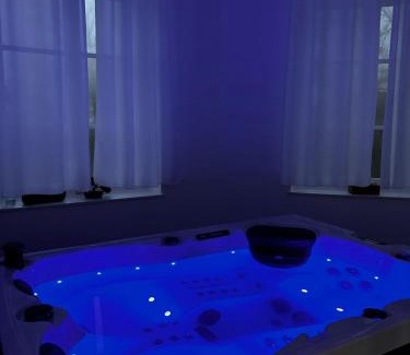 Chazemais Bed & Breakfast | Relaxing Stay at Suite Bien être du Château de la Bouchatte
