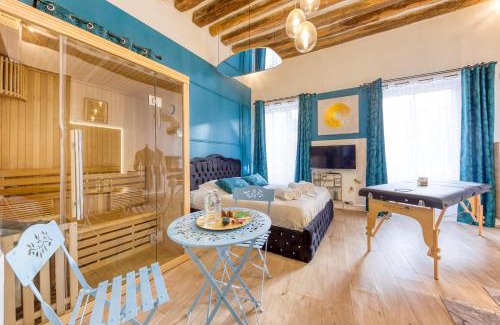 Arpajon Apartment | Relaxing Suite with Jacuzzi and Sauna for Romantic Getaways