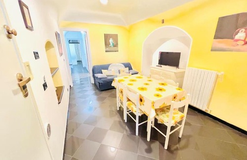 Riva Ligure Apartment | Beachside Retreat: Suite Bixio with Ocean View & Breakfast