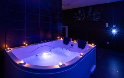 Poincare - Foch - Anatole France - Croix de Bourgogne Apartment | Relaxing Suite Boréale with Private Spa & Hot Tub