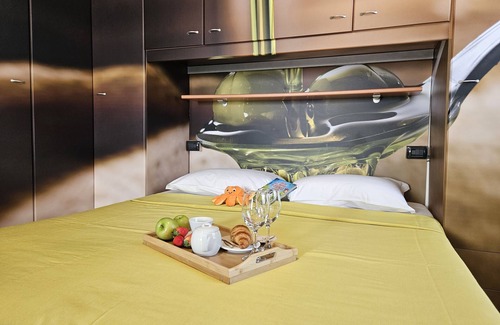 Cola House | Indulge in Suite & Breakfast at 7 Vizi - Rated 9/10