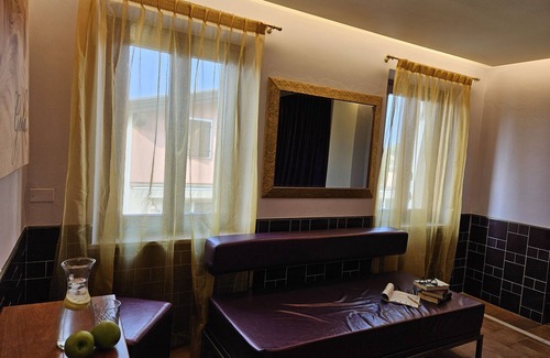 Cola House | Indulge in Suite & Breakfast at 7 Vizi - Rated 9/10