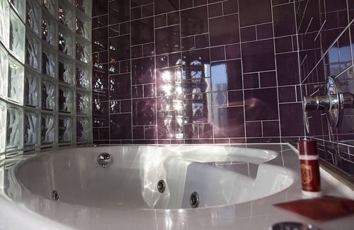 Cola House | Indulge in Suite & Breakfast at 7 Vizi - Rated 9/10