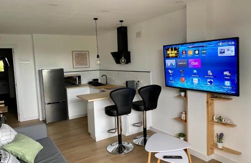 Malaga-Este Apartment | Inviting Suite with Heated Pool & Ocean Views in Málaga