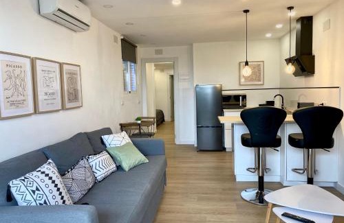Malaga-Este Apartment | Inviting Suite with Heated Pool & Ocean Views in Málaga