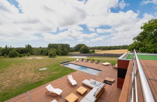 Ploeren Bed & Breakfast | Relax at Suite Cathédrale - Ty Castel with Pool Access