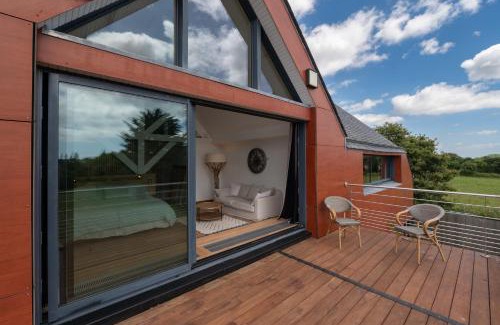 Ploeren Bed & Breakfast | Relax at Suite Cathédrale - Ty Castel with Pool Access