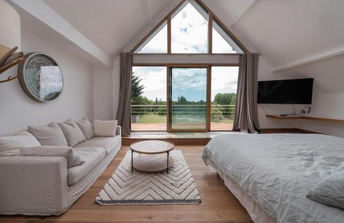 Ploeren Bed & Breakfast | Relax at Suite Cathédrale - Ty Castel with Pool Access