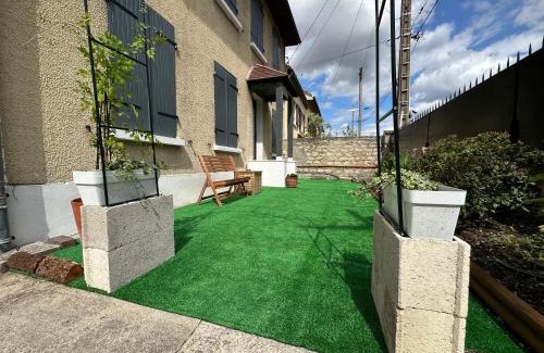 Persan House | Cozy Guest Room Near Paris with Child-Friendly Amenities