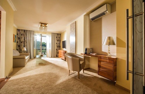 Loipersdorf bei Fuerstenfeld House | Relaxing Suite Classica at Thermalhotel Leitner Awaits