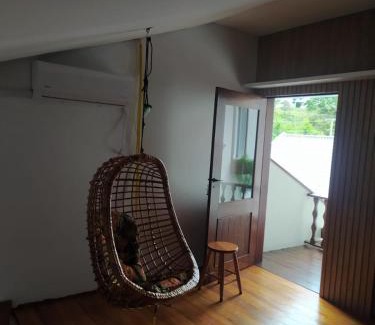 Monte Verde House | Inviting Suite com Varanda with Family-Friendly Amenities