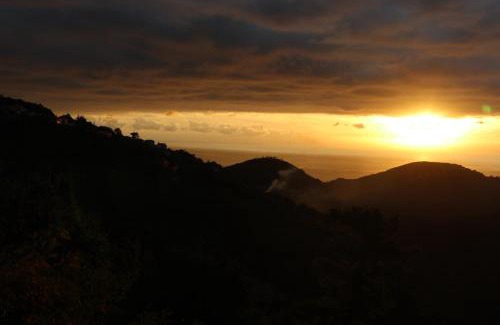 Vezzi Portio Bed & Breakfast | Oceanview Suite with Hot Tub - Guest Rated 9.5/10