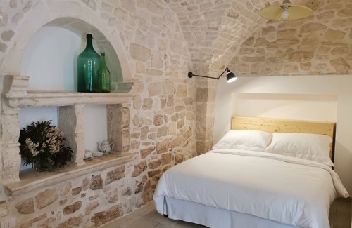 Old Town Cisternino Apartment | Explore Suite Conte Verde in Cisternino's Historic Center