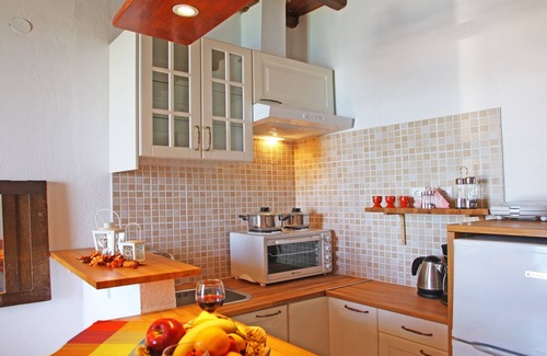 Skopelos Apartment | Stylish Suite Coral Overlooking the Waterfront for 3 Guests
