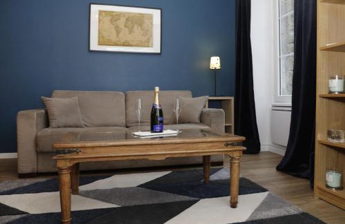 Senlis Apartment | Cozy Suite in the Heart of the City with Private Sauna