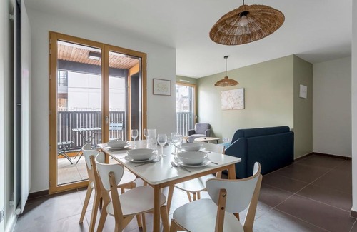 Croix Rousse Apartment | Family-Friendly Suite Croix-Rousse with Inviting Patio