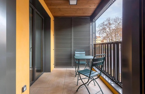 Croix Rousse Apartment | Family-Friendly Suite Croix-Rousse with Inviting Patio