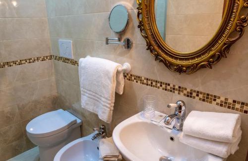 Rione XVIII Castro Pretorio House | Cozy Suite Dal Conte: Pet-Friendly Stay with Breakfast