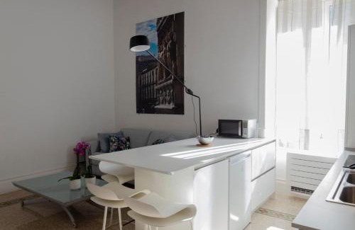 Montecalvario Apartment | Discover Suite Dante: 4-Star Comfort with Breakfast Included