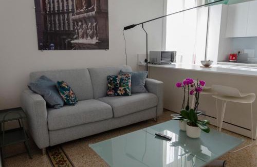 Montecalvario Apartment | Discover Suite Dante: 4-Star Comfort with Breakfast Included