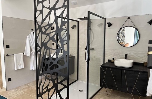 Rougiers Bed & Breakfast | Indulgent 65m² Private Suite with Pool and Spa Retreat