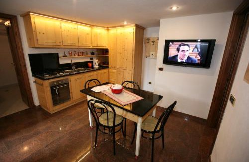 Sarre Bed & Breakfast | Cozy Suite Del Villaggio: Family-Friendly with Breakfast