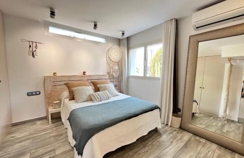 El Albir Apartment | Oceanfront Apartment at Kharisma with Pool and Scenic Views