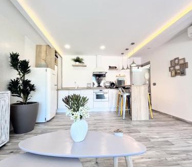 El Albir Apartment | Oceanfront Apartment at Kharisma with Pool and Scenic Views