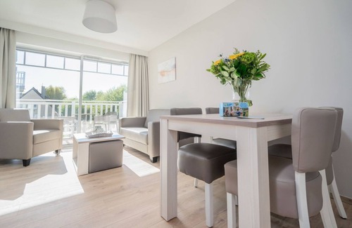 Bray-Dunes House | Deluxe Suite for 4 with Balcony & Kitchen Amenities