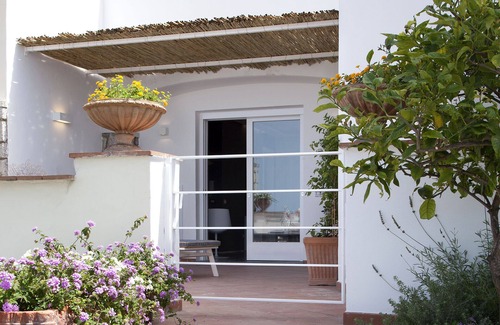 Licola House | Oceanfront Suite Dolce Vita: Terrace & Spa Near Piazzetta