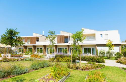 Giulianova Apartment | Relax at Suite du Parc & Hotel: Oceanfront Bliss Awaits