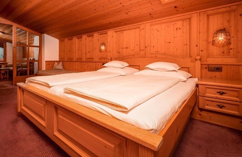 Obsteig Bed & Breakfast | Relax in Suite "Eagle's Nest" at Pension Alpenhof