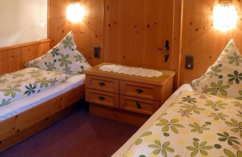 Obsteig Bed & Breakfast | Relax in Suite "Eagle's Nest" at Pension Alpenhof