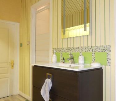 Quinssaines Bed & Breakfast | Discover Suite Emeraude: Family-Friendly with Pool Access